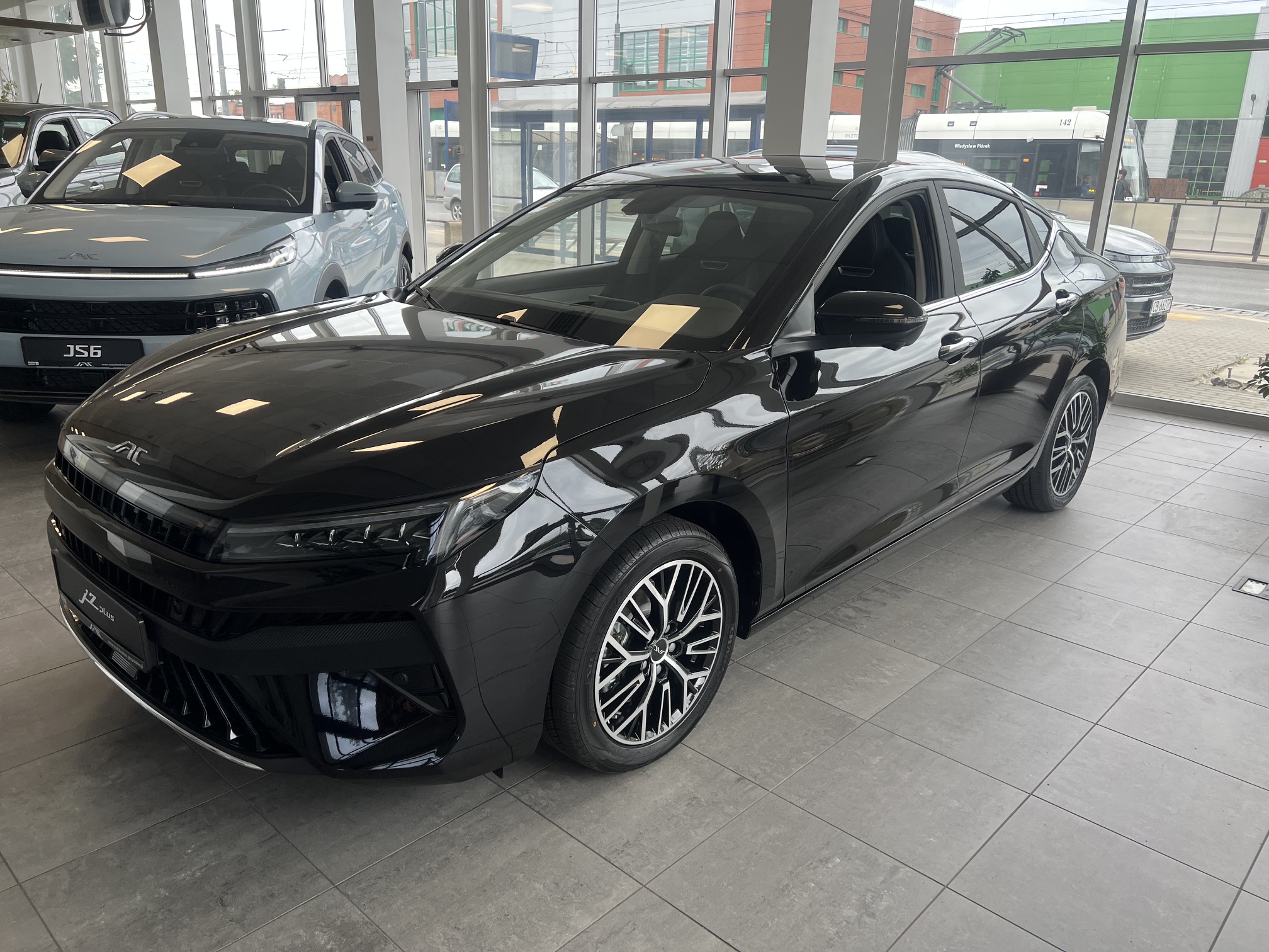 J7plus-jac-motobudrex-bydgoszcz-przod-czarny
