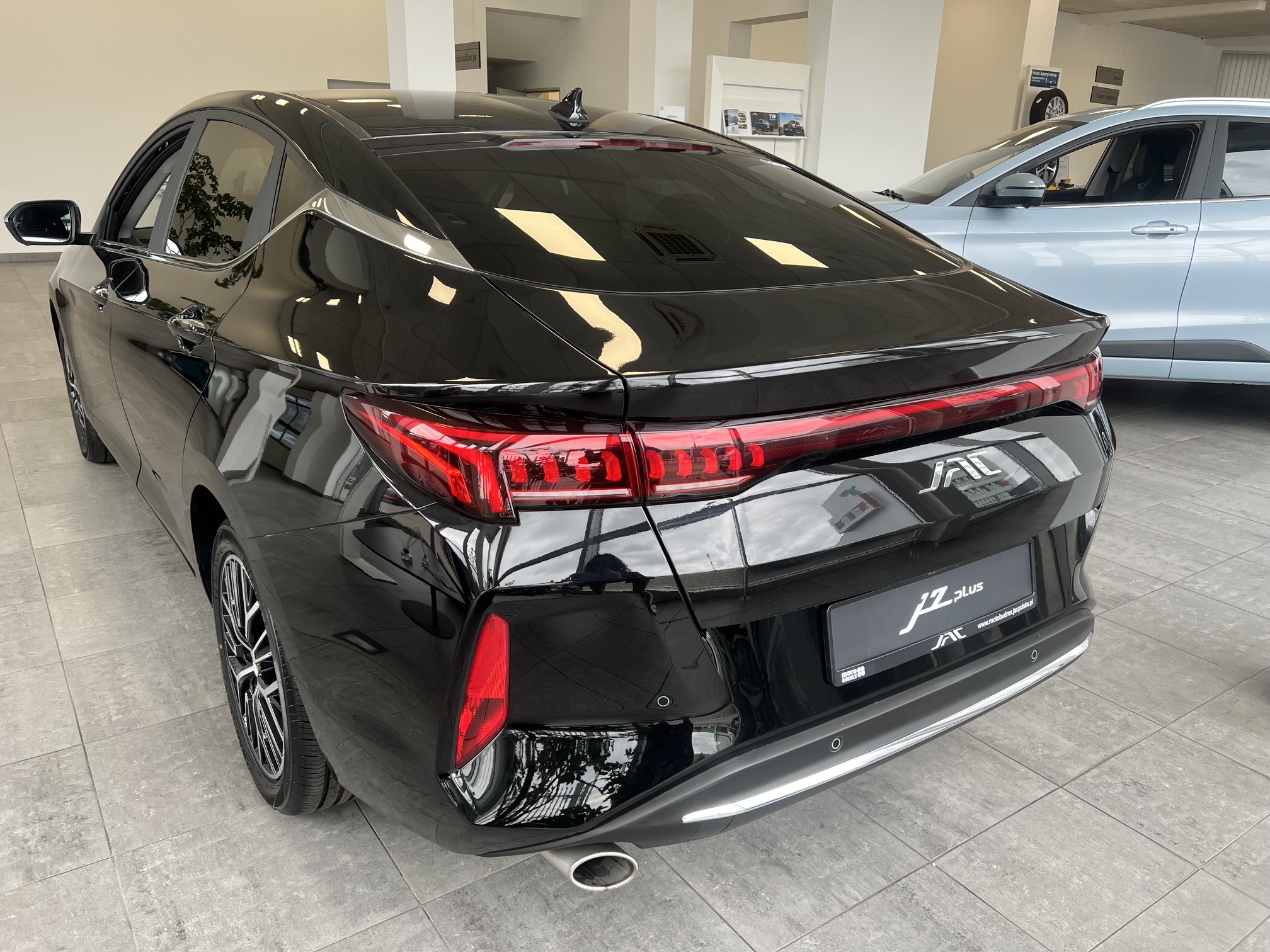 J7plus-jac-motobudrex-bydgoszcz-tyl-czarny
